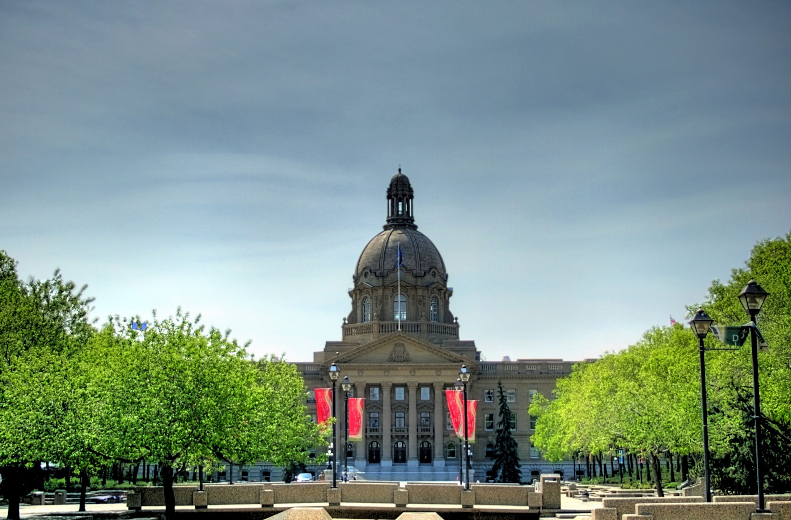 Wide shot of the Alberta Legislature Building.